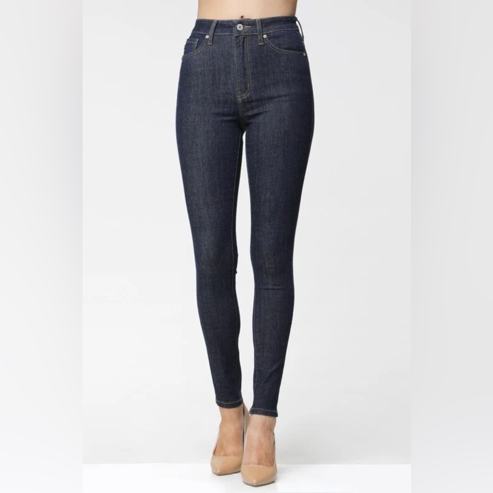 {11/29} KanCan Dark Wash Skinny Jeans